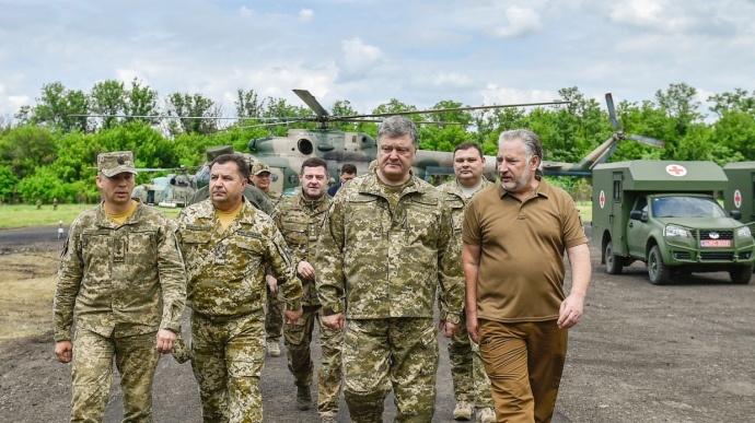 Армия является предметом моей персональной заботы, - говорил Петр Порошенко в октябре 2017 года